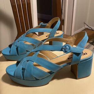 Never worn Through the Motions Platform Heel
By Chelsea Crew